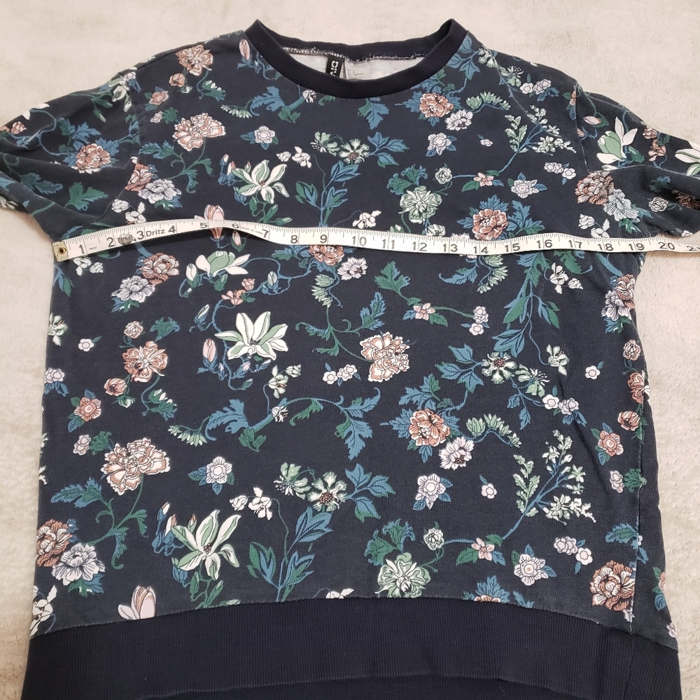 H&M Divided Cotton Navy Floral Crewneck - Picture 10 of 13